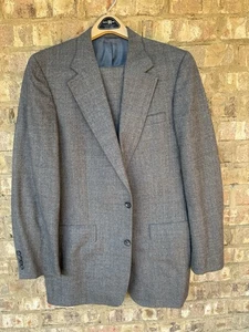 Barney’s New York Pure Wool Men’s 2 Piece Herringbone Suit 44L Pants 38X34 - Picture 1 of 10