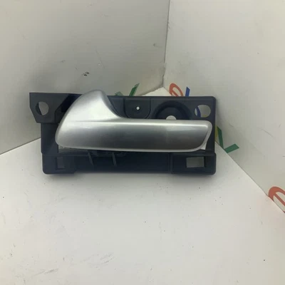 MAÇANETA INTERNA TRASEIRA ESQUERDA DA PORTA DO JEEP GRAND CHEROKEE 2011-2021 OEM - Imagem 1 de 4