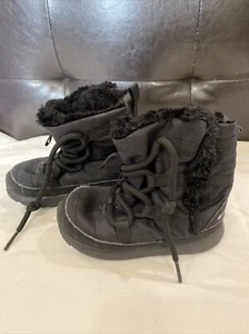 Stivali Nike bambino pelliccia nera taglia 7c bambino made in Vietnam lacci scarpe - Foto 1 di 8