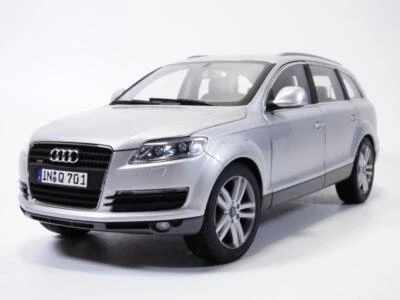 OCCASION sans boite AUDI Q7 4.2l Quattro gris métallisé 1/18 - Photo 1/4