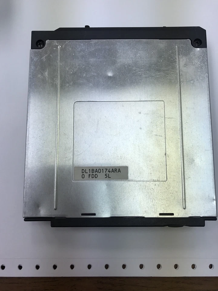 UNIDAD DE DISQUETE DL 1BA0151AAA 2 FDD 2E DL 1BA0174ARA 0 FDD 5L DL 1BA0170AAA 0 FDD 4I Foto 1 de 4