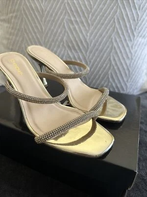 Sandália BEBE dourada metálica com tiras salto strass Wmns 8,5 tiras Camilah - Imagem 1 de 4