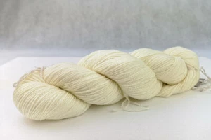 raw white sock fingering weight yarn 85% merino wool 15% silk for hand dyer - Picture 1 of 5
