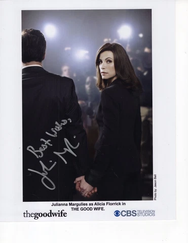 JULIANNA MARGULIES HAND SIGNED 8x10 COLOR PHOTO+COA     GREAT POSE     GOOD WIFE Cover