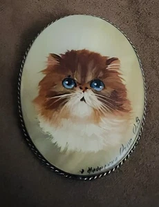 Vintage Hand Painted Cat On Lacquer Metal Oval Brooch Pin Signed - Picture 1 of 4