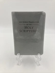 New World Translation of the Holy Scriptures New Sealed Gray Soft Cover - Foto 1 di 5