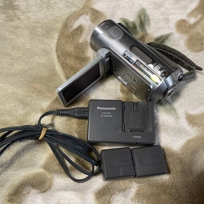 Panasonic HDC-SD1 Silver Digital Video Camera AVCHD 12x Optical Zoom w/Battery - Image 1 of 4