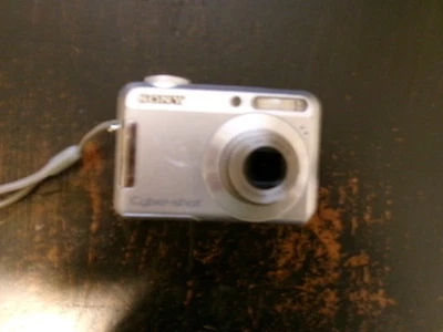 Câmera Sony Cyber Shot 7.2 Mega Pixels 12/2 - Imagem 1 de 4