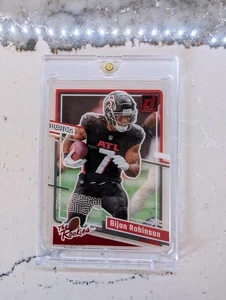 Panini Clearly Donruss 2023 - The Rookies Bijan Robinson #2 rojo/100 (RC) 🔥 - Imagen 1 de 17
