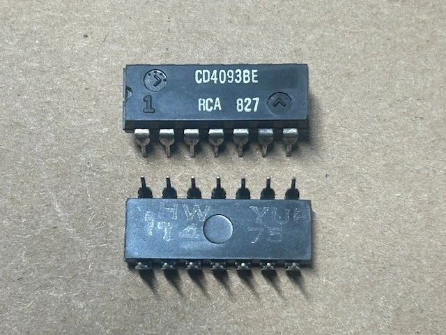 2 Stück  Integrierte Schaltung - CD4093BE - RCA Corporation - DIP14 - Vintage - Image 1 of 1