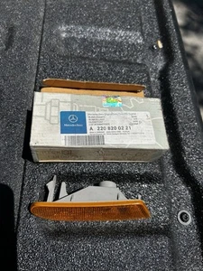 Mercedes-Benz W220 S-Class Genuine Right Side Marker In Bumper Turn Signal Light - Picture 1 of 3