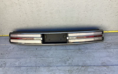 1991-1995 Buick Regal Limited 2 Door Tail Panel Center License Plate Pocket — 第 1/4 张图片