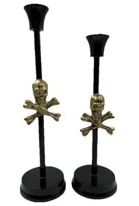 Par de Candelabros Calavera y Huesos Cruzados Negro y Dorado Gótico Pirata Halloween - Imagen 1 de 5