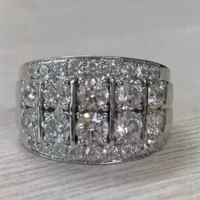 Anillo redondo EF/VS con racimo de diamantes cultivados en laboratorio para hombre de aniversario de oro blanco de 14 K Foto 1 de 4