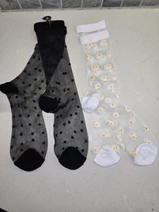 SOCKS DAISY WHITE SEMI SHEER ANKLE WHITE YELLOW Black Polka dots O/S New NWT - Picture 1 of 7