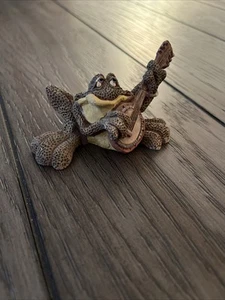 Frog Playing Banjo - Picture 1 of 9