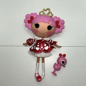 Muñeca Lalaloopsy Queenie Corazones Rojos Tamaño Completo, A Mascota Flamenco Falta 1 Zapato - Imagen 1 de 9