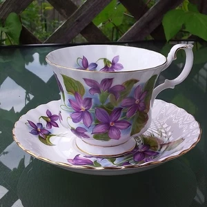 Royal Albert England Purple Violet Pattern Tea/Coffee Cup @ Saucer Set Vintage. - Picture 1 of 11