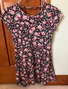 Children's Place SS Skater Dress, Black W/Flowers, Girls Size L(10-12) Pre-Owned - Picture 1 of 6