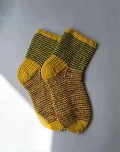 Size 6-7 women 5-6 men US/37-38 EU Hand knitted socks - Picture 1 of 6