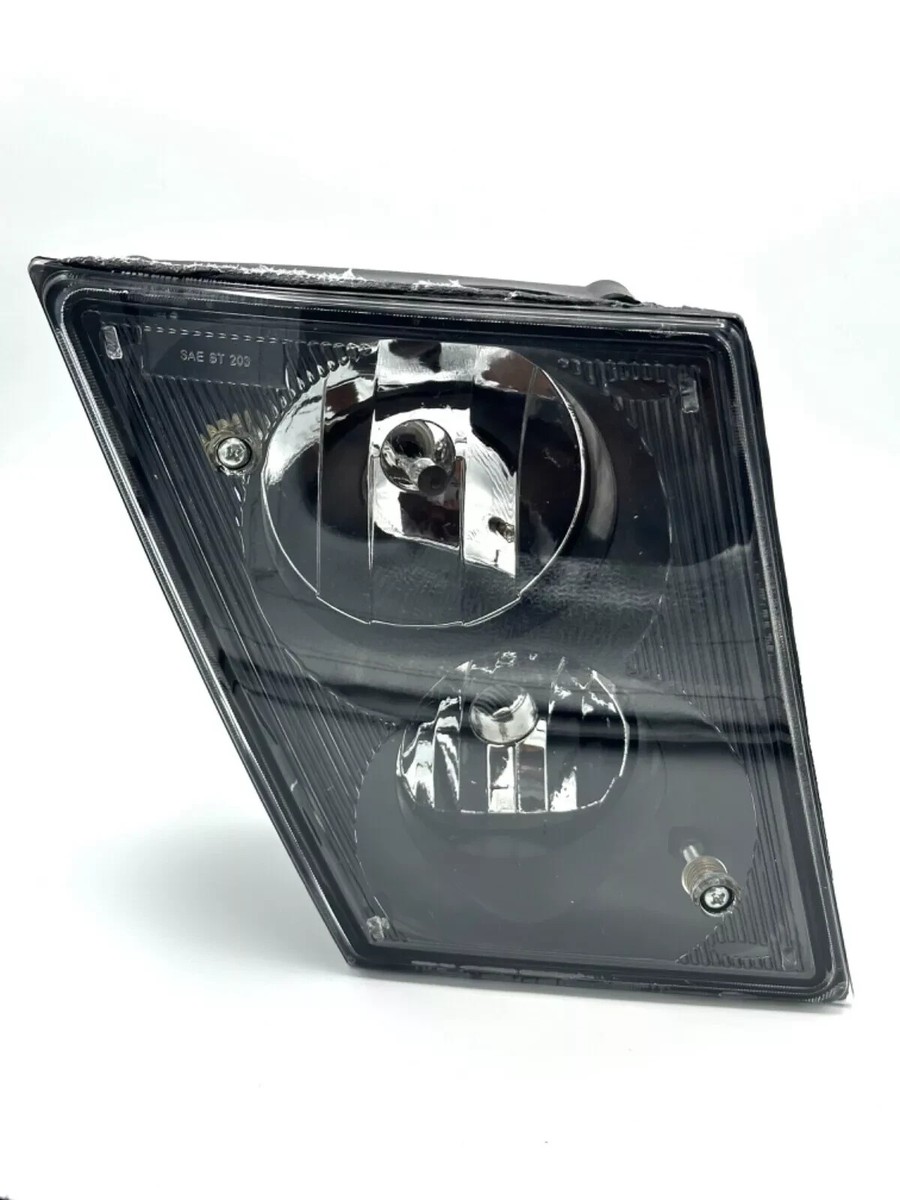 Volvo VNL/VN Fog Light 2003 - 2017 Truck Passenger Side Volvo VNL/VN Fog Light 2003 - 2017 Truck Passenger Side