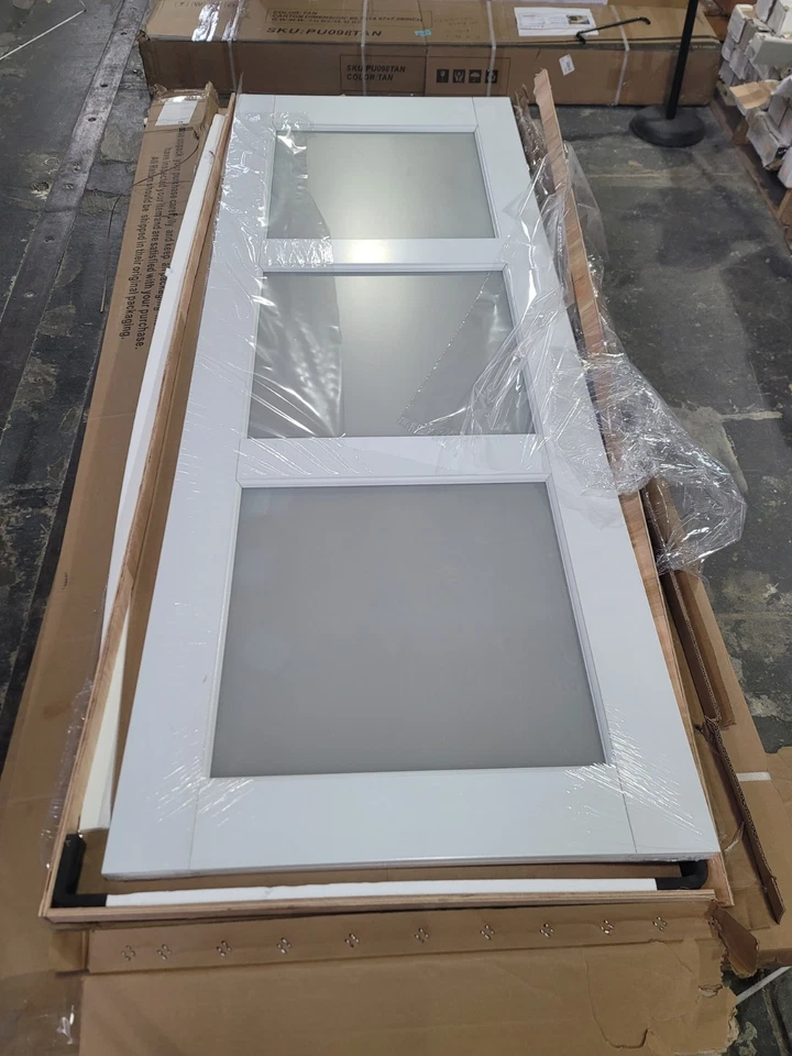 Puerta de madera maciza 30x78 con paneles de vidrio. Foto 1 de 1