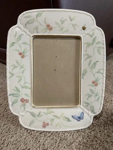 Lenox Porzellan Bilderrahmen Morningside Cottage Beeren Biene Schmetterling passend für 5x7 - Bild 1 von 10
