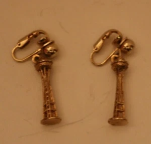 Vintage Seattle Space Needle gold tone clip on dangle EARRINGS - Picture 1 of 1