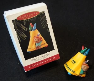 1993 Hallmark Keepsake Crayola Crayon Bright 'n' Sunny Tepee Ornament! - Bild 1 von 2