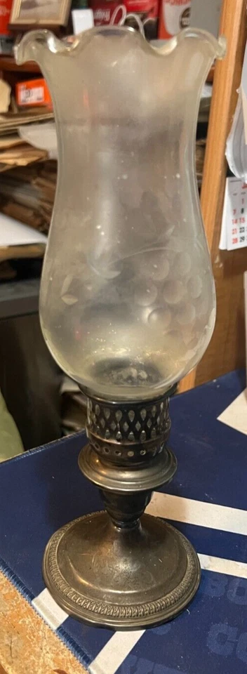 ROGERS---PLATA ESTERLINA----4 CANDELABRO 7/8" CON GLOBO DE VIDRIO GRABADO Foto 1 de 3