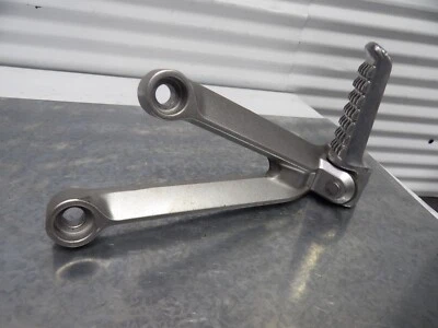 04-05 Kawasaki Ninja ZX10R reposapiés trasero izquierdo pasajero reposapiés con soporte 35063-006 Foto 1 de 3