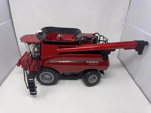 Tomy Case IH Axial Flow 8240 Combine Harvester 1:16 Big Red Farm Series (Video) - Picture 1 of 11