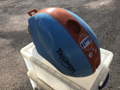 Tanque de gasolina usado Triumph Daytona & Speed Triple 955i 2002-06 Gen 2 Foto 1 de 4