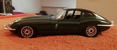243 MAJORETTE JAGUAR E VERDE SCALA 1:24 CVBS - Immagine 1 di 4