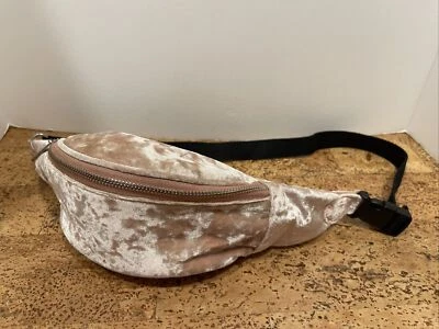 Camiseta y Jeans Marca Suave Rosa Terciopelo Mediano Riñonera/Cartera para Cadera Foto 1 de 4