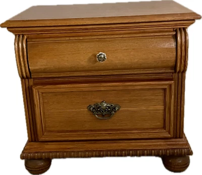 Lexington Victorian Sampler queen bedroom set - Image 1 of 4