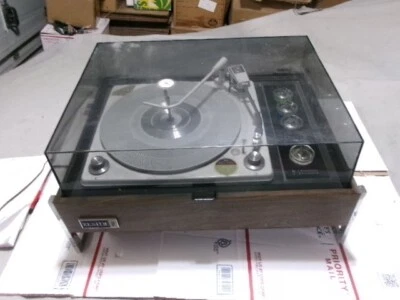 ** Fonógrafo vintage - ZENITH - CÍRCULO de SONIDO - Modelo # 7565W * Foto 1 de 4