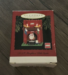 Hallmark Keepsake Ornamento Lego Camino con Babbo Natale - Foto 1 di 11