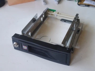 Adaptador/bahía/rack SATA HDD de 3,5" a 5,25 intercambio en caliente sin bandeja Foto 1 de 4