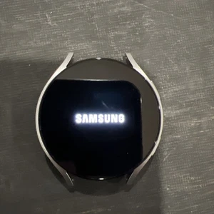 Reloj inteligente Samsung Galaxy Watch6 aluminio 44 mm Bluetooth - plateado (SM-R940) cara - Imagen 1 de 12