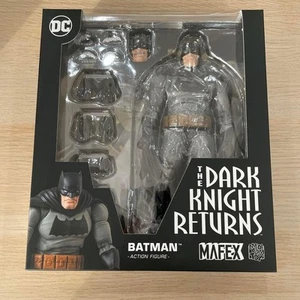 MAFEX No.106 BATMAN The Dark Knight Returns DC Comics Figure MEDICOM TOY 35 - Picture 1 of 1