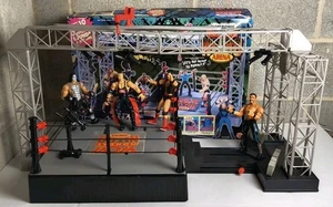 1999 WCW Electronic Monday NITRO Arena mit Box und Figuren Sound funktioniert (siehe Beschreibung) - Bild 1 von 24