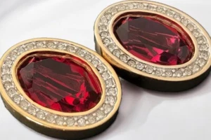 Daniel Swarovski & Co Red Crystal Gold Tone Clip Earrings Vintage - Picture 1 of 4