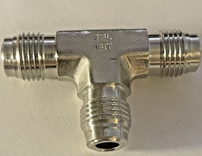Parker 4-4-4 Mt-Ss 1/4" Mnpt 316 Ss Tee - Image 1 of 4