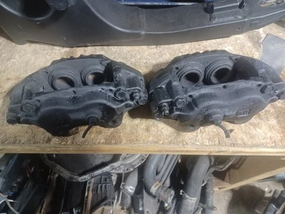 86-95 Toyota pickup 4runner sr5 v6 front four piston caliper set original  Foto 1 de 4