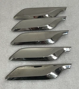 (5) OEM 2013 2014 2015 Hyundai Veloster Inserts 52973-2V300 , 70844  (NO SCREWS) - Picture 1 of 8