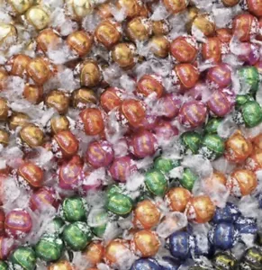 1 KILO MIXED LINDT BALLS PLUS NEW STRAWBERRIES & CREAM VARIANT - Picture 1 of 1