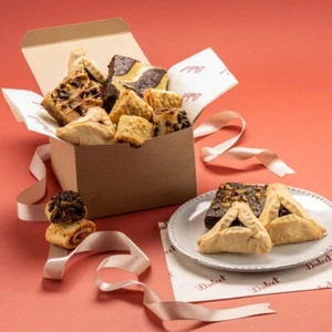 Dulcet Gift Baskets Simply Divine Gift Assortment - Picture 1 of 7