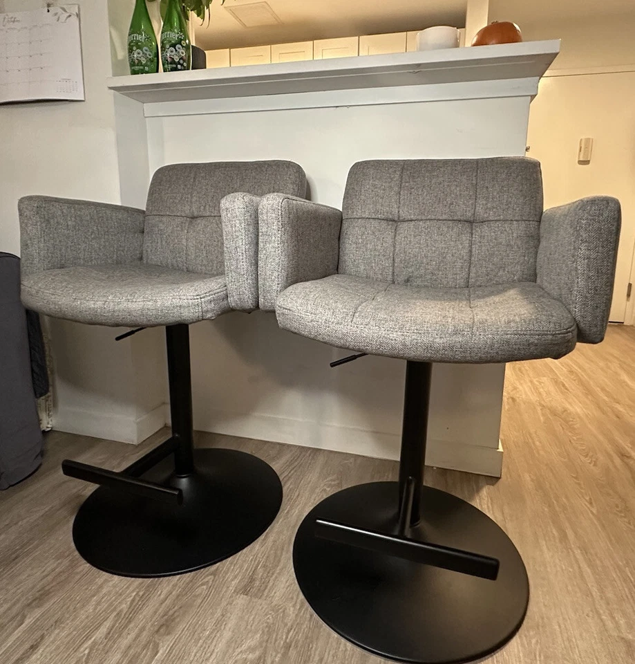 Juego de 2 taburetes de bar ajustables LumiSourceyStout - Gris $300 Foto 1 de 4