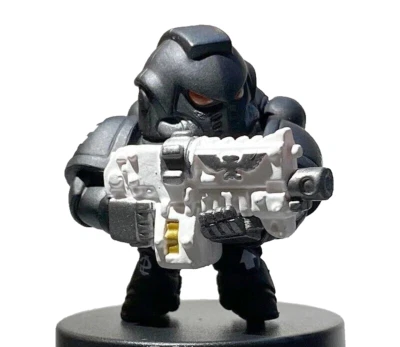 Figura Chibi 40k Marines Espaciales Manos de Hierro SELLADA FUERA DE SERVICIO - Calendario de Adviento Foto 1 de 3